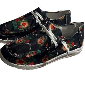 🆕 Women’s size 10 bull print loafers